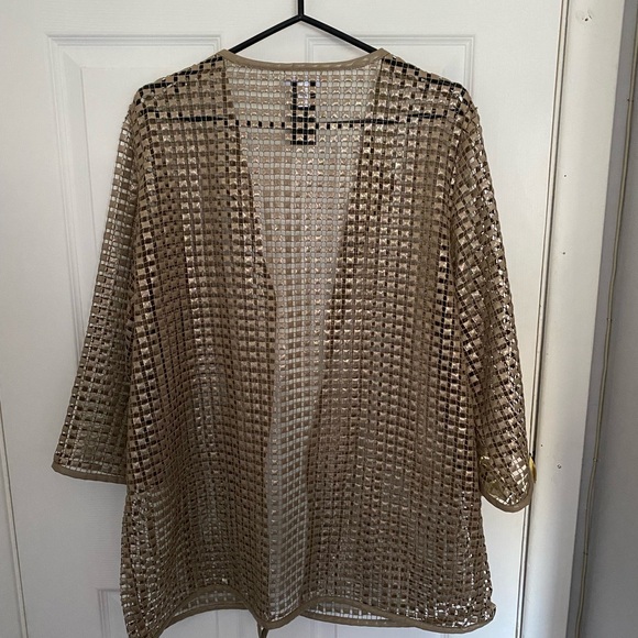 Woman’s Cover-Up - Picture 2 of 4